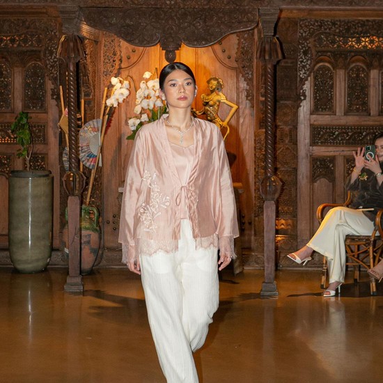 SISSAE x Eva Margawaty Unjuk Pesona Bunga Anggrek pada Koleksi Raya 2026