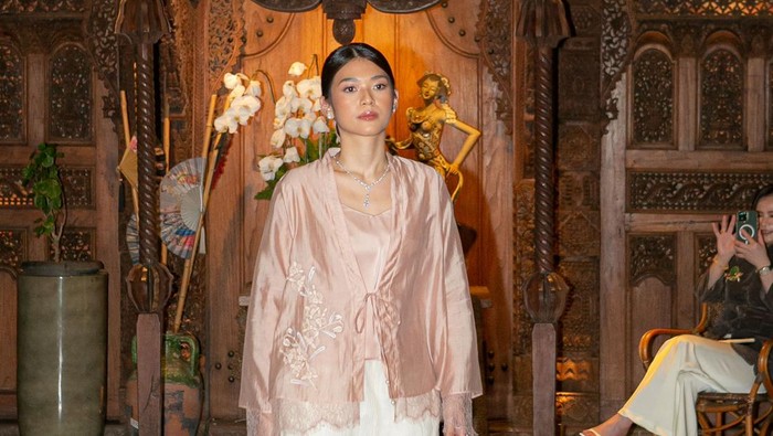 SISSAE x Eva Margawaty Unjuk Pesona Bunga Anggrek pada Koleksi Raya 2026