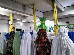 Jemaah Naqsabandiyah di Padang Salat Tarawih Pertama Malam Ini