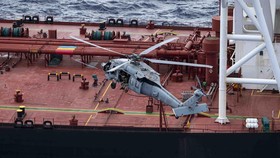 FOTO: AS Bajak Kapal Tanker Bawa Minyak Venezuela di Samudra Hindia