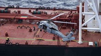 FOTO: AS Bajak Kapal Tanker Bawa Minyak Venezuela di Samudra Hindia