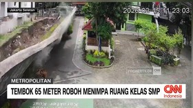 VIDEO: Tembok 65 Meter Roboh Menimpa Ruang Kelas
