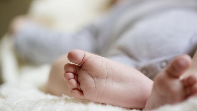 Viral Bayi 11 Bulan Diberi Miras oleh Ayah, Simak Apa Dampaknya untuk Kesehatan Si Anak