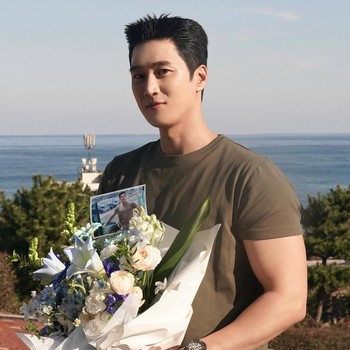 Simak Cerita Ahn Bo Hyun Tentang Perjalanan Karier dan Romansa di Drakor Spring Fever