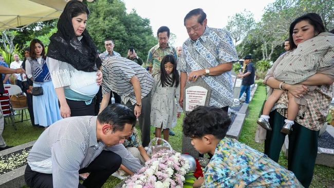 Penampilan Annisa Yudhoyono Ziarah ke Makam Mertua Jadi Perhatian, Disebut Bumil Cantik