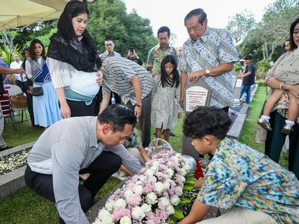 Penampilan Annisa Yudhoyono Ziarah ke Makam Mertua Jadi Perhatian, Disebut Bumil Cantik