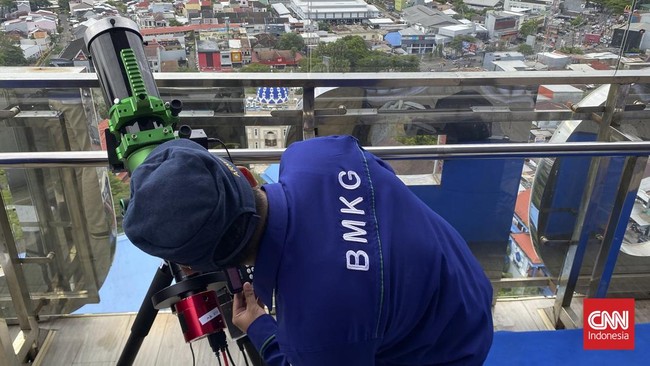 Koordinator Bidang Observasi BMKG Wilayah IV Makassar, Jamroni menuturkan hilal belum dapat terlihat di langit Makassar, Sulawesi Selatan, hari ini.