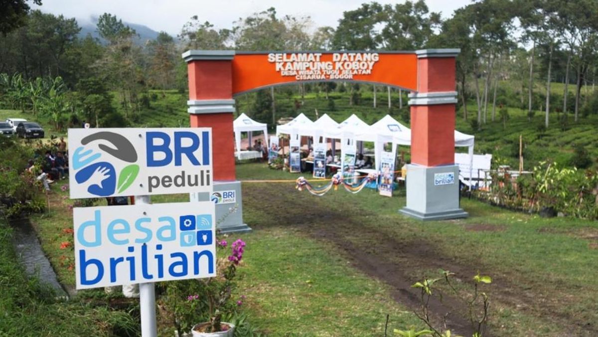 BRI Peduli Beri Bantuan Proyektor dan Alat Tulis ke SD di Bandung
