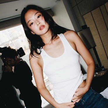 Sikap Jennie BLACKPINK Saat Dikerumuni Fans di Paris Jadi Sorotan