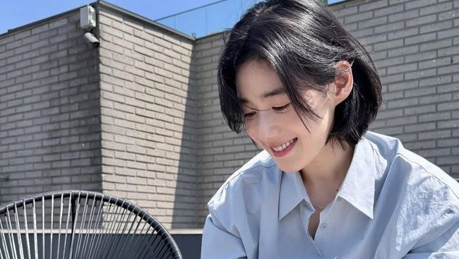 5 Potret Padu Padan Celana Jeans ala Jung Eun Chae, Artis Drakor Honour