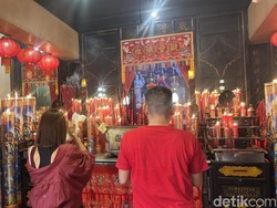 Nuansa Merah Imlek 2577 Warnai Klenteng Jagalan Surabaya