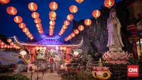 FOTO: Sembahyang Malam Imlek di Vihara Boen San Bio Tangerang