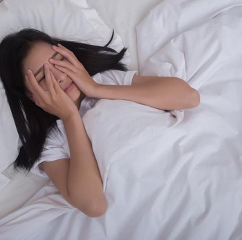 Menurut Studi, Ini Kebiasaan Malam Hari yang Bikin Otak Cepat Tua