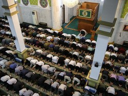 Sholat Tarawih Berapa Rakaat? Simak Penjelasan, Niat, dan Tata Caranya