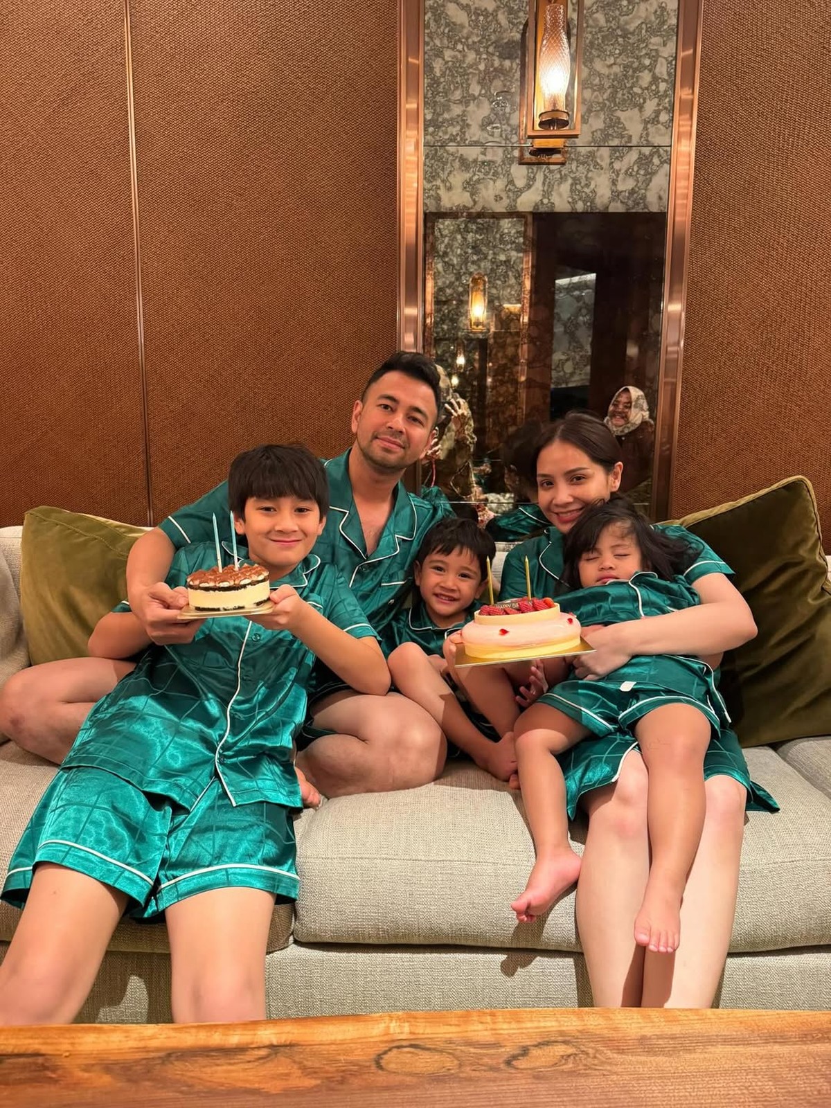 Raffi Ahmad dan Nagita Slavina ulang tahun&period;