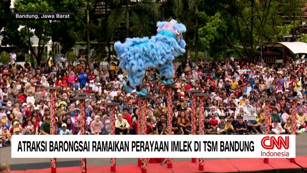 VIDEO: Atraksi Barongsai Ramaikan Perayaan Imlek di TSM Bandung