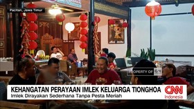 VIDEO: Kehangatan Perayaan Imlek Keluarga Tionghoa di Pacitan