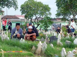 Tata Cara Ziarah Kubur yang Benar Beserta Doa-doanya