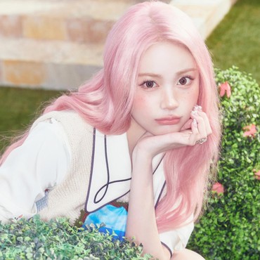 Visual Carmen Hearts2Hearts Dipuji Bak Boneka, Rambut Pink Curi Perhatian