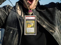 Rekor Dunia! Kartu Pokemon Milik Logan Paul Laku hingga Rp 277 Miliar