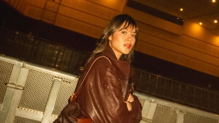 Get The Look: Airport Fashion Ala Raisa yang Kasual & Modis