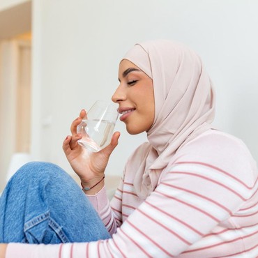 Begini Aturan Minum 8 Gelas Sehari Saat Puasa Agar Tak Dehidrasi