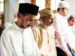 Apa Benar Dilarang Membaca Surat Al Ikhlas saat Salat Subuh? Ini Penjelasannya