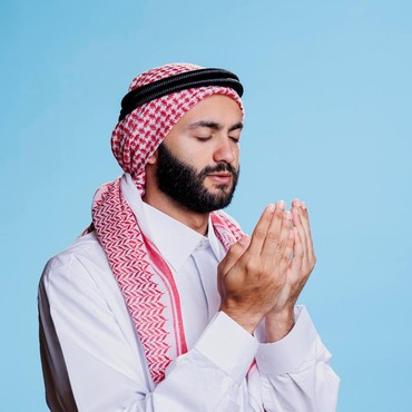 Apakah Itikaf Harus di Masjid? Ini Penjelasan Syarat dan Niatnya