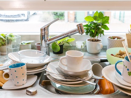 9 Ciri Kepribadian Orang yang Biarkan Piring Menumpuk Menurut Psikologi, Bukan Malas