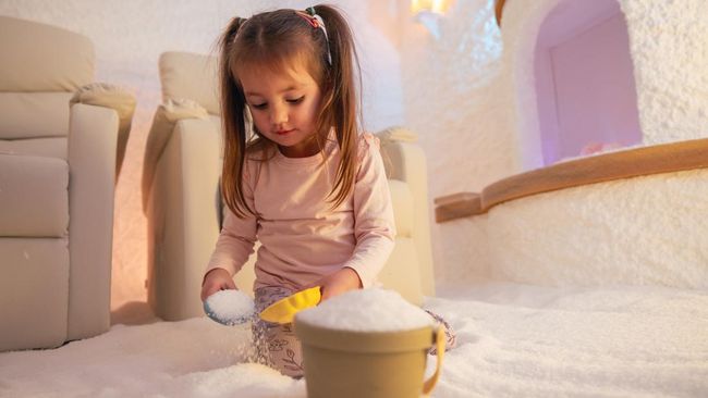 Mengenal Apa Itu Salt Therapy untuk Anak Seperti yang Dilakukan Acha Sinaga dan Nikita Willy