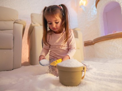 Mengenal Apa Itu Salt Therapy untuk Anak Seperti yang Dilakukan Acha Sinaga dan Nikita Willy