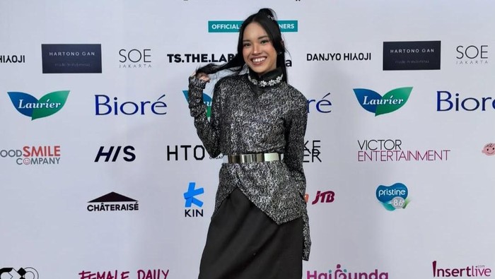Theresia Sinaga berhasil menjadi salah satu dari Top 20 finalis dari ajang TGC Jakarta 2025. Ia sempat mengikuti karantina dan tampil dalam reality show TGC Jakarta 2025 bersama finalis lainnya dan mempelajari banyak hal, mulai dari table manner, jadi creative director, modeling, make up, hingga bikin social campaign bersama para experts.
