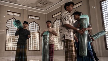 FOTO: Dulu Dihantam Ribuan Kayu Gelondongan, Masjid Aceh Kini Bangkit