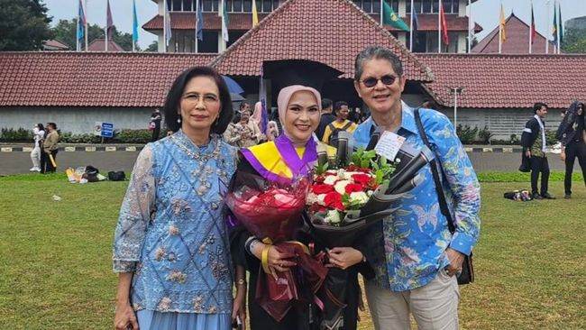 Terpopuler: Potret Putri Dr Boyke Lulus S2 di UI hingga Curhat Vincent Verhaag