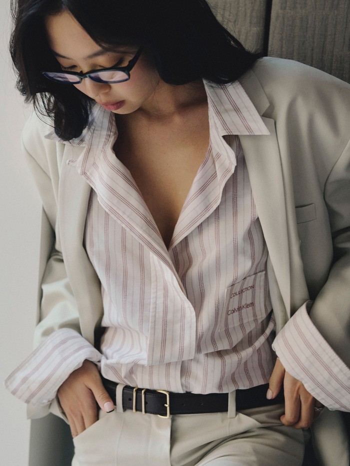 Sementara itu, BLACKPINK akan segera merilis mini album ke-2 bertajuk &lsquo;DEADLINE&rsquo; pada 27 Februari 2026 nanti. Siapa nih yang sudah tidak sabar menantikan comeback salah satu girl group terbesar di dunia satu ini? / Foto: x.com/CalvinKlein