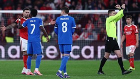 Viral Otamendi Pamer Tato Messi Juara Piala Dunia ke Vinicius Jr