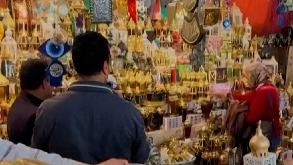 Semarak Lampu Khas Ramadhan Hiasi Kota-kota di Timur Tengah