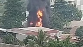 Penampakan Kebakaran Gudang Ban di Pondok Aren Tangsel