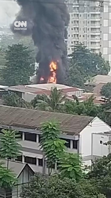 Penampakan Kebakaran Gudang Ban di Pondok Aren Tangsel
