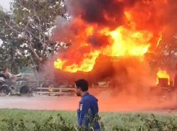 Truk Pengangkut Tiner Terbakar Hebat di KM 185 Tol Cipali