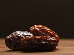 Sahur Cuma Makan 3 Butir Kurma, Cukupkah untuk Puasa 14 Jam?