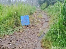 Protes Kerusakan, Warga Blokade Jalur Offroad di Lembang