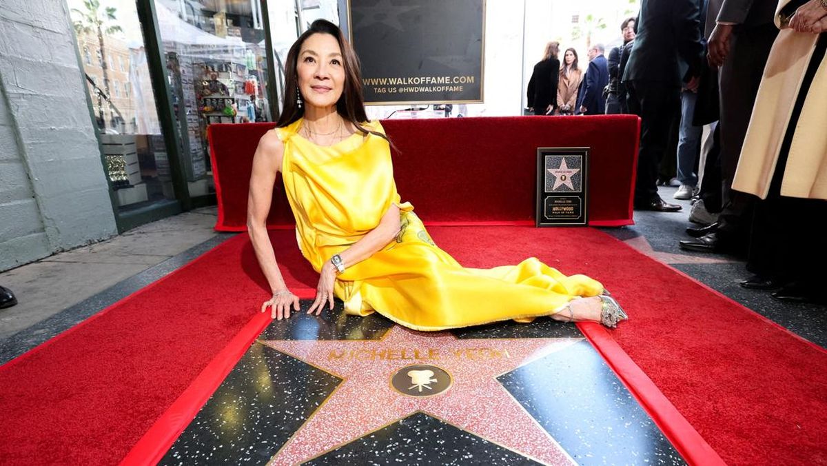 FOTO: Michelle Yeoh Kini Terpatri di Hollywood Walk of Fame