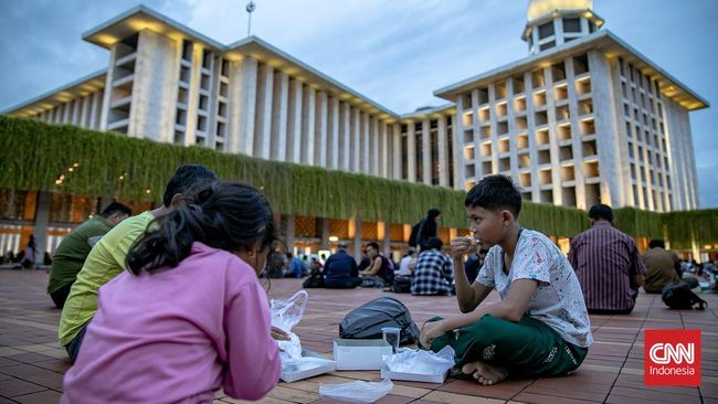 Dongeng Ceria Ramadhan di Masjid Istiqlal Jakarta ini menyajikan kisah-kisah menarik yang penuh dengan nilai teladan bagi anak-anak selama bulan Ramadan.