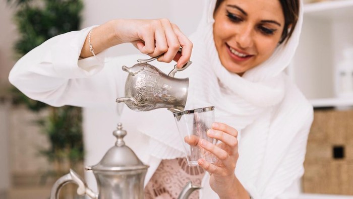 Aturan Minum saat Puasa Agar Tidak Mudah Dehidrasi