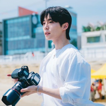 5 Drakor yang Dibintangi Bae In Hyuk sebagai Pemeran Utama Selain Our Universe