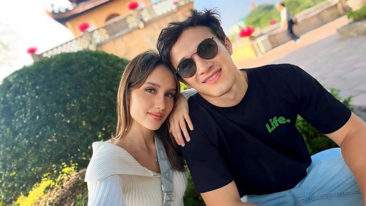 Cinta Laura dan Kekasih