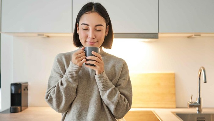 5 Ciri Kepribadian Orang yang Lebih Suka Minum Teh daripada Kopi Menurut Ilmu Psikologi