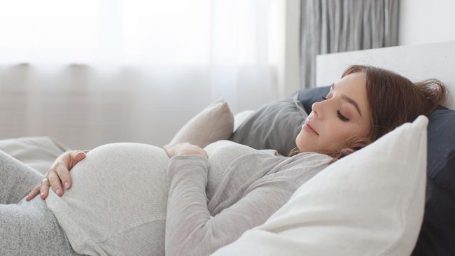 15 Arti Mimpi Melahirkan Bayi Perempuan Lengkap