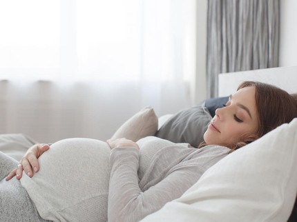 15 Arti Mimpi Melahirkan Bayi Perempuan Lengkap